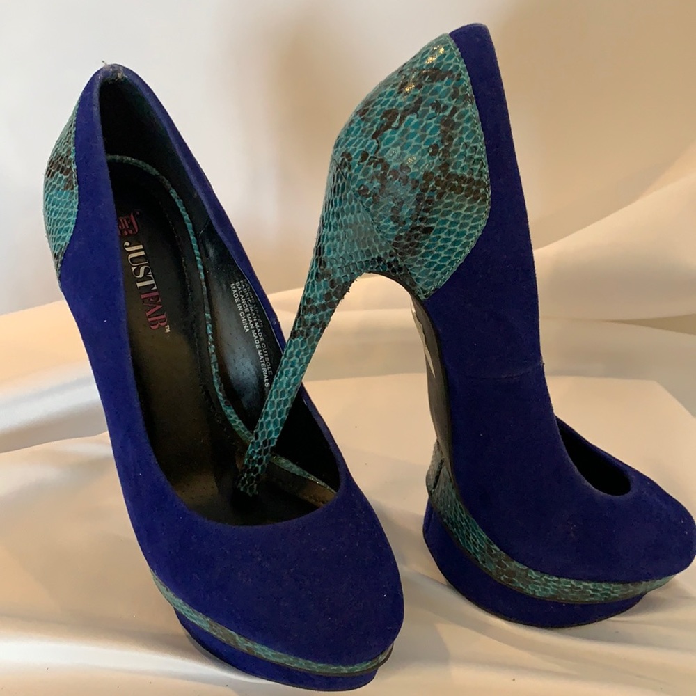 JustFab Anahi Blue Snake Print Platform Pumps